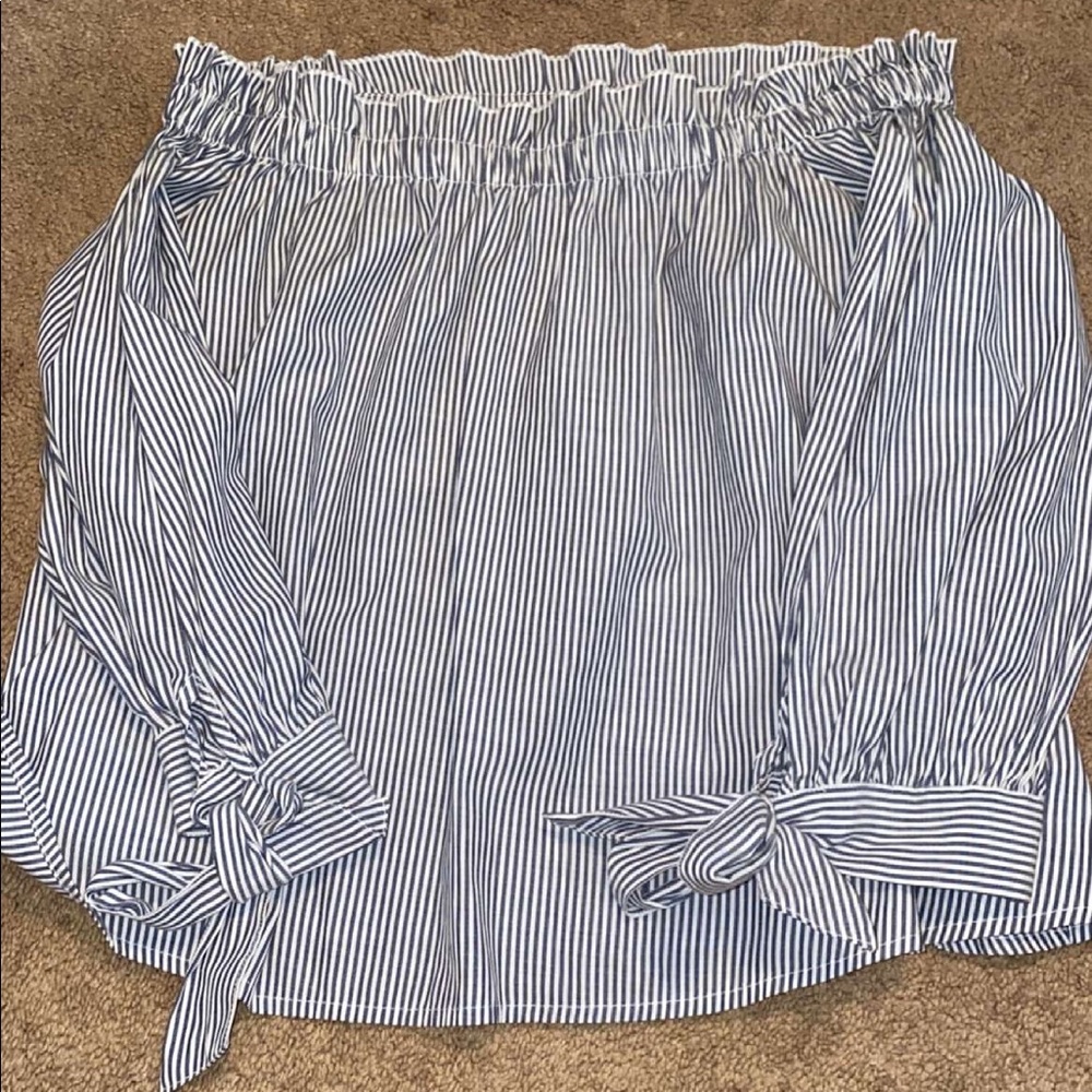 American eagle brand new off the shoulder shirt